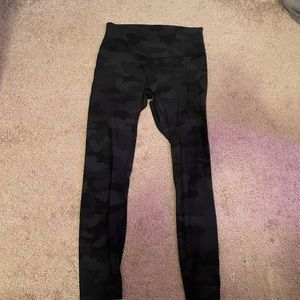 black camo lulu leggings